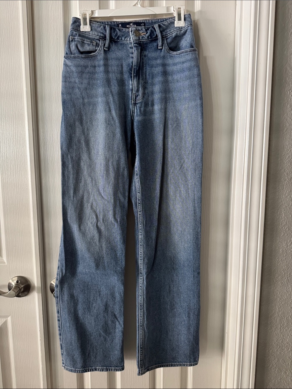 Hollister Women's Straight Leg Jeans in Medium Blue Wash